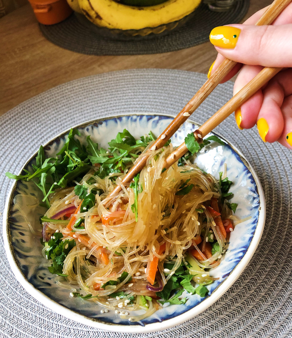 Стеклянная лапша с овощами очень даже хороша.