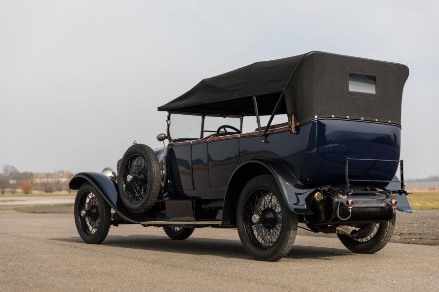 Minerva Type AC сзади. Источник фото: auto.vercity.ru