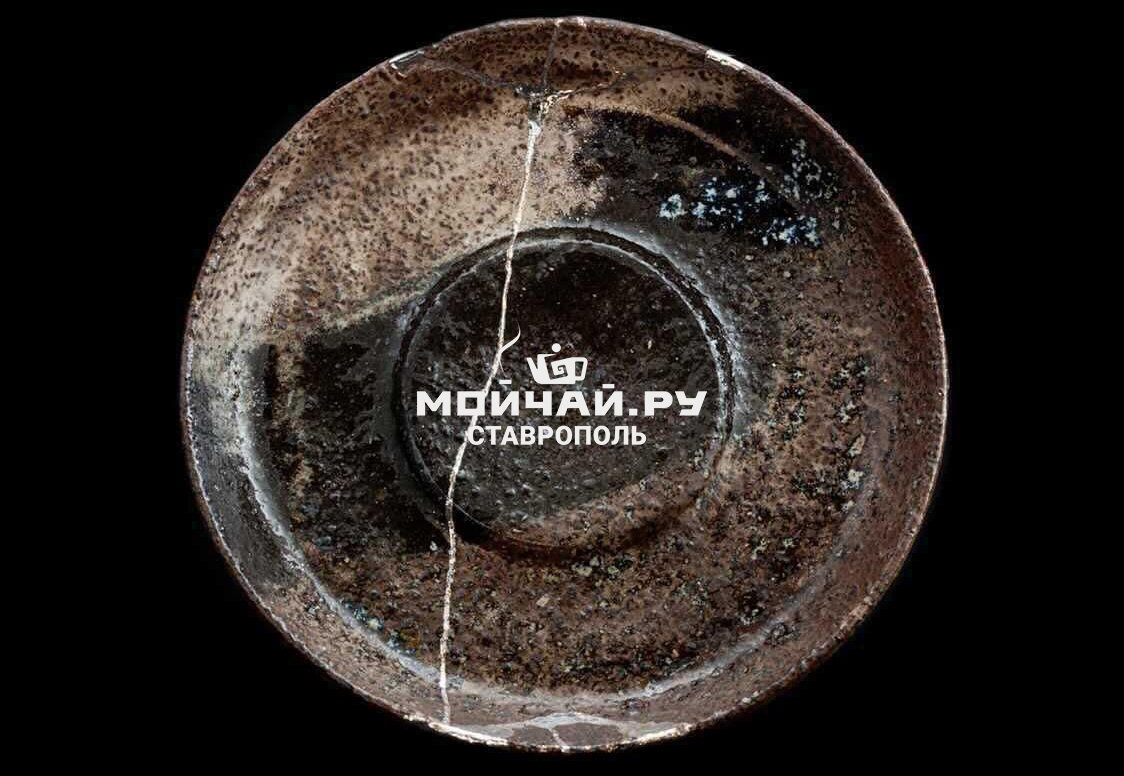С японской чайной традицией тесно связано искусство kintsugi - так называемого «золотого шва». Как и все традиции Востока, мастерство кинцуги пропитано философией. На фото работа мастера Дмитрия Лебединца.