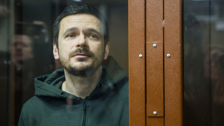 Суд приговорил Илью Яшина* к 8,5 годам колонии за распространение фейков об армии