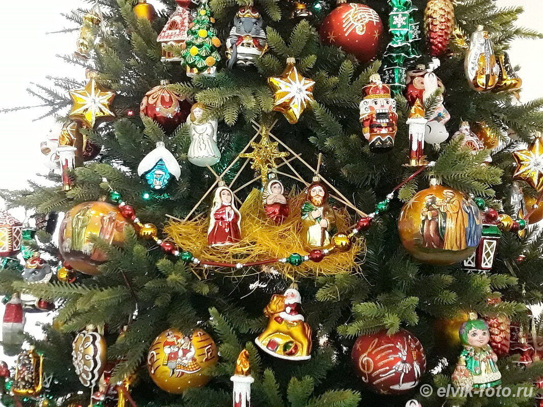 Клинское подворье магазин елочных игрушек. Фабрика елочка бусы. Новогодние игрушки фабрики елочка. Стеклянные елочные игрушки фабрики елочка. Клин завод елочных игрушек экскурсия.