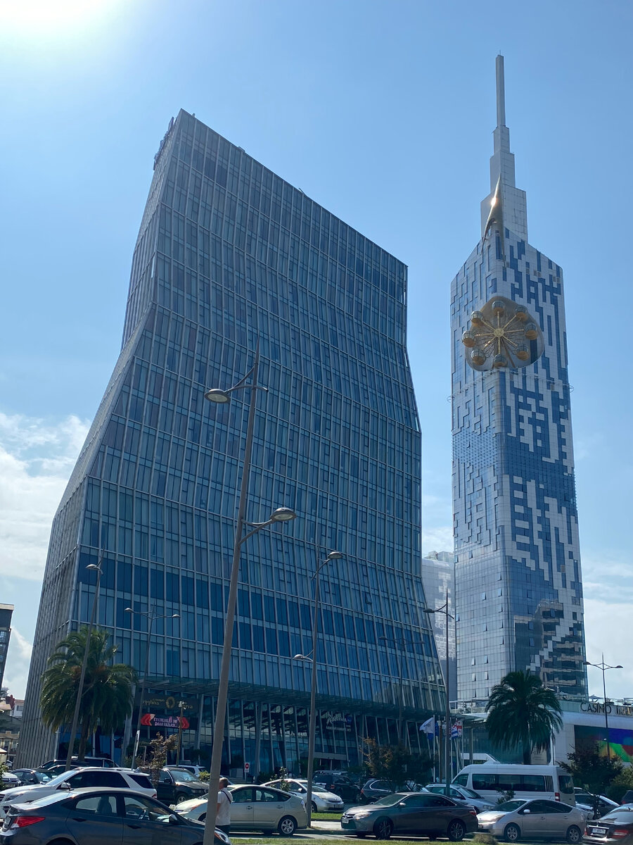 Отель "Radisson Blu Hotel Batumi 5*" и отель "Le Méridien 4*"