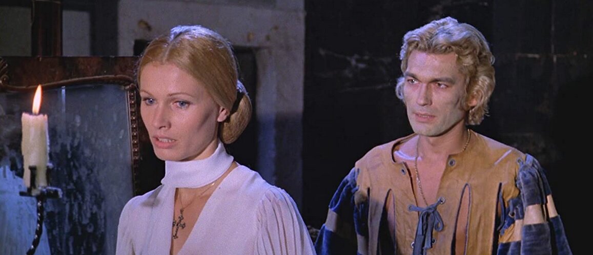 Кадр из фильма "Белое одеяние для Мариале" (1972)