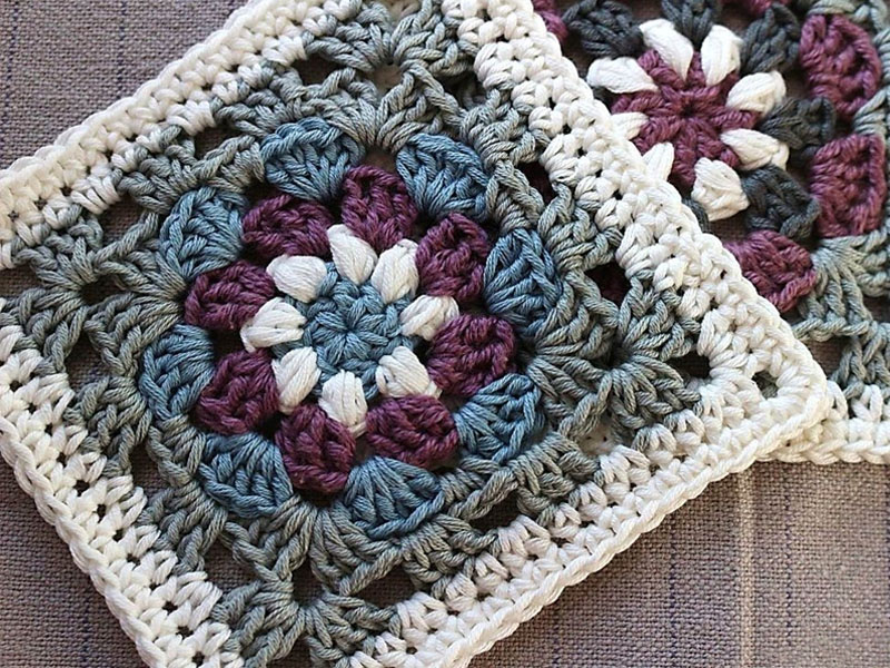 Вязаные бабушкины квадраты крючком. Бабушкин квадрат granny Square. Бабушкин квадрат Афганский мотив. "Бабушкин квадрат" - "Pizzazz". Мотив Бабушкин квадрат крючком.