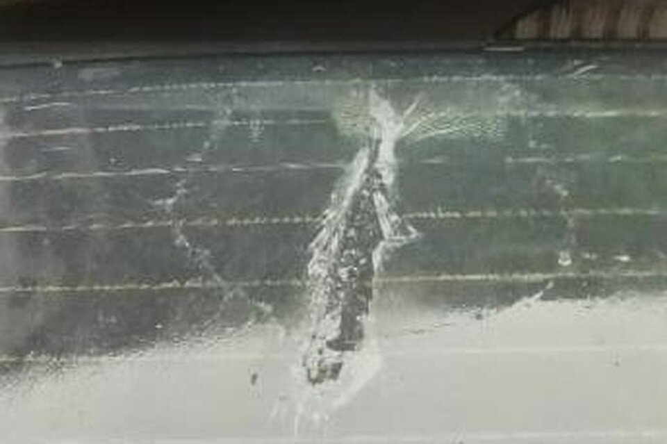     Безработный житель Липецка поцарапал ножом Мицубиси и угрожал пассажирам  Пресс-служба УМВД Липецкой области.