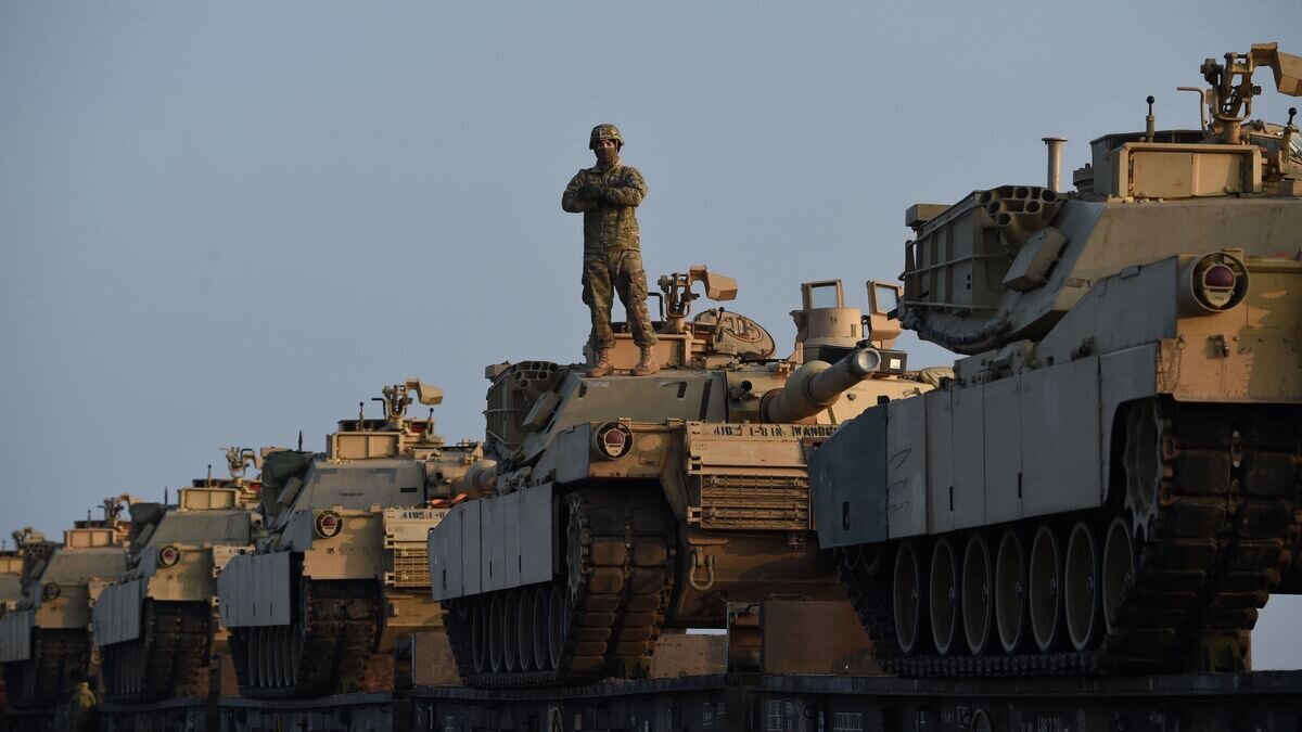    Разгрузка военной техники США в Румынии в рамках учений НАТО© AP Photo / Daniel Mihailescu