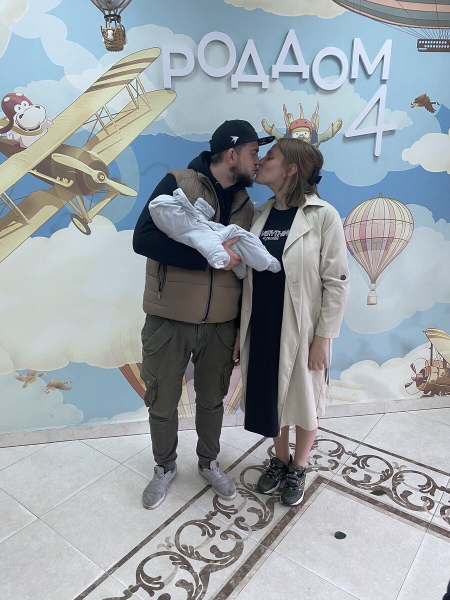 Первое совместное фото с сыном. Здесь все думают что я счастлива 