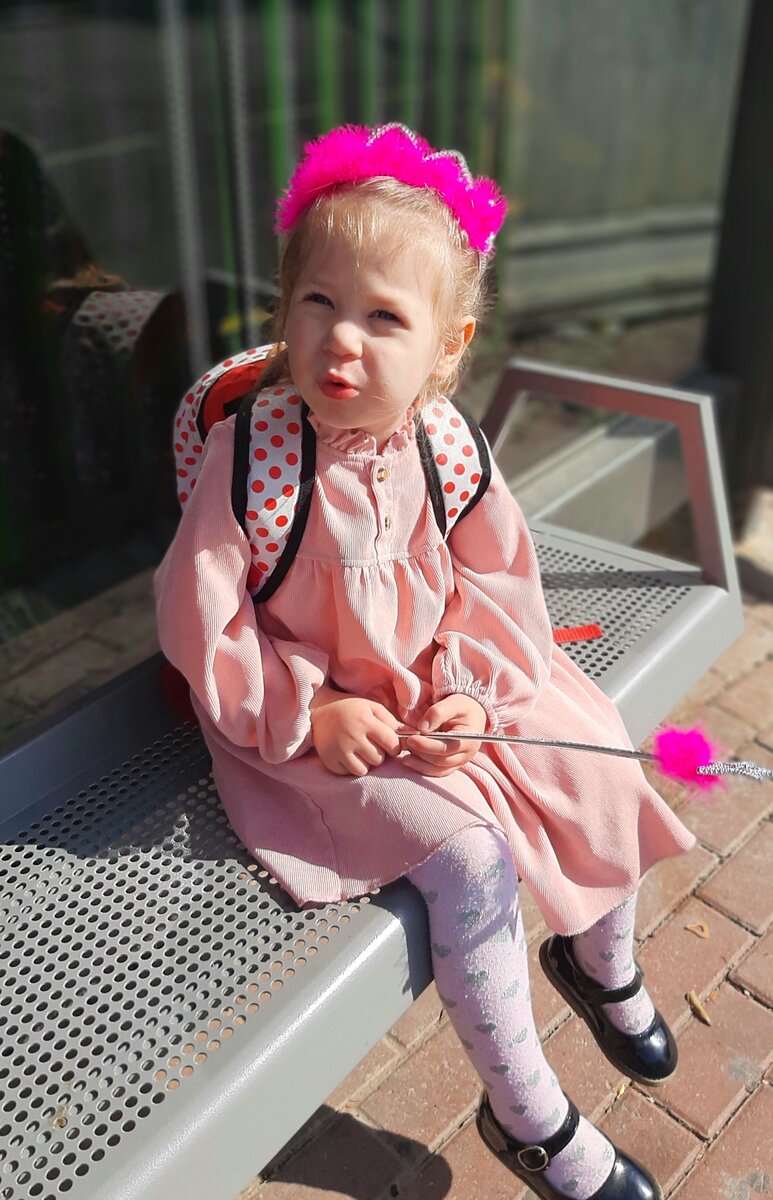 фея не в настроении. Последнее фото, которое упало на яндекс диск с моего телефона...