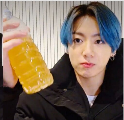 Комбуча со вкусом лимона. У нас это называют чайный гриб. 