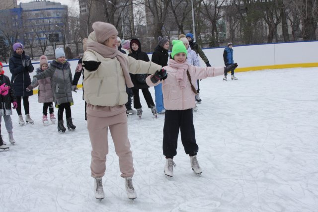    Где работают катки в феврале в Волгограде?