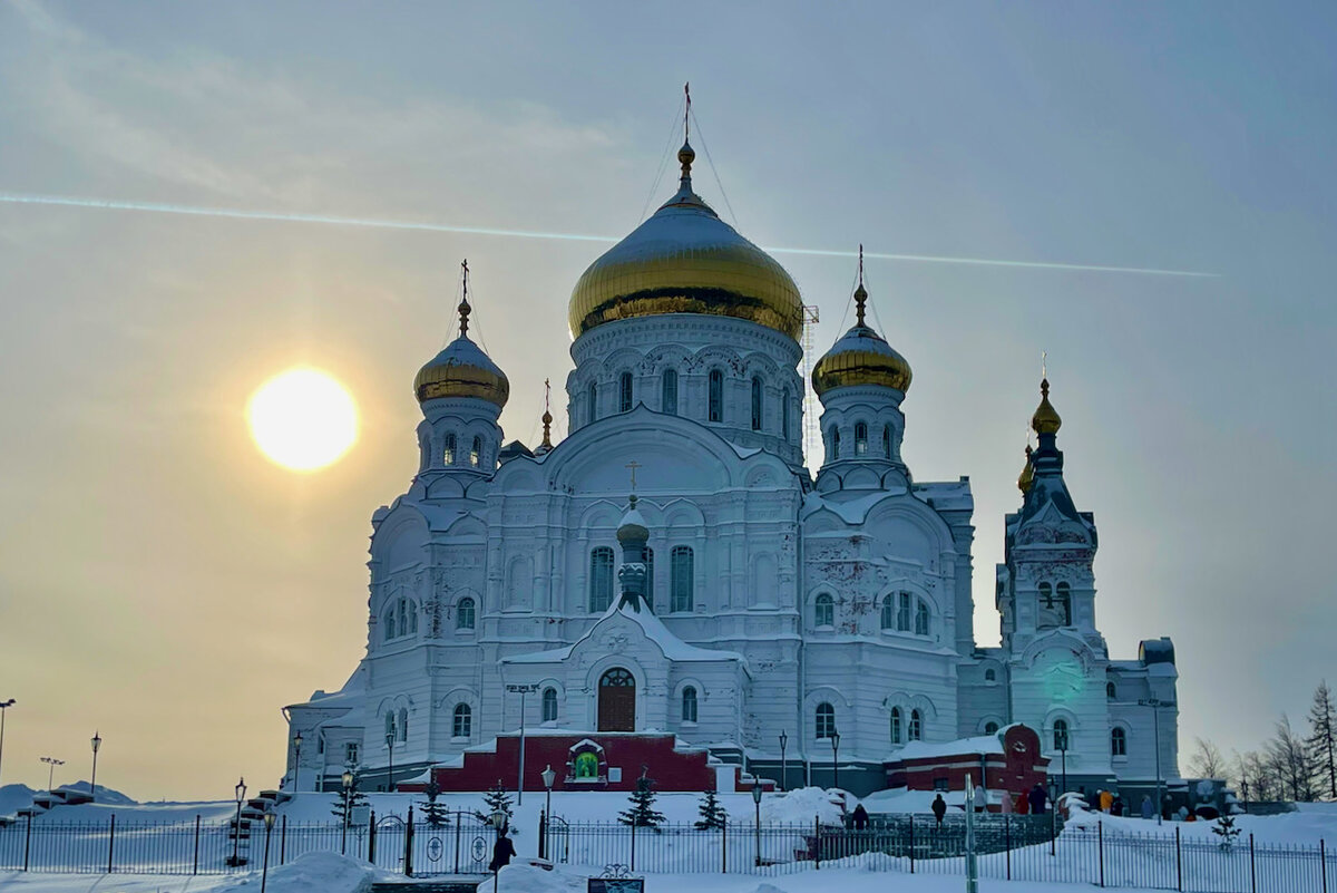 Самый большой храм Пермского края – Белогорский монастырь | Max Travel |  Дзен