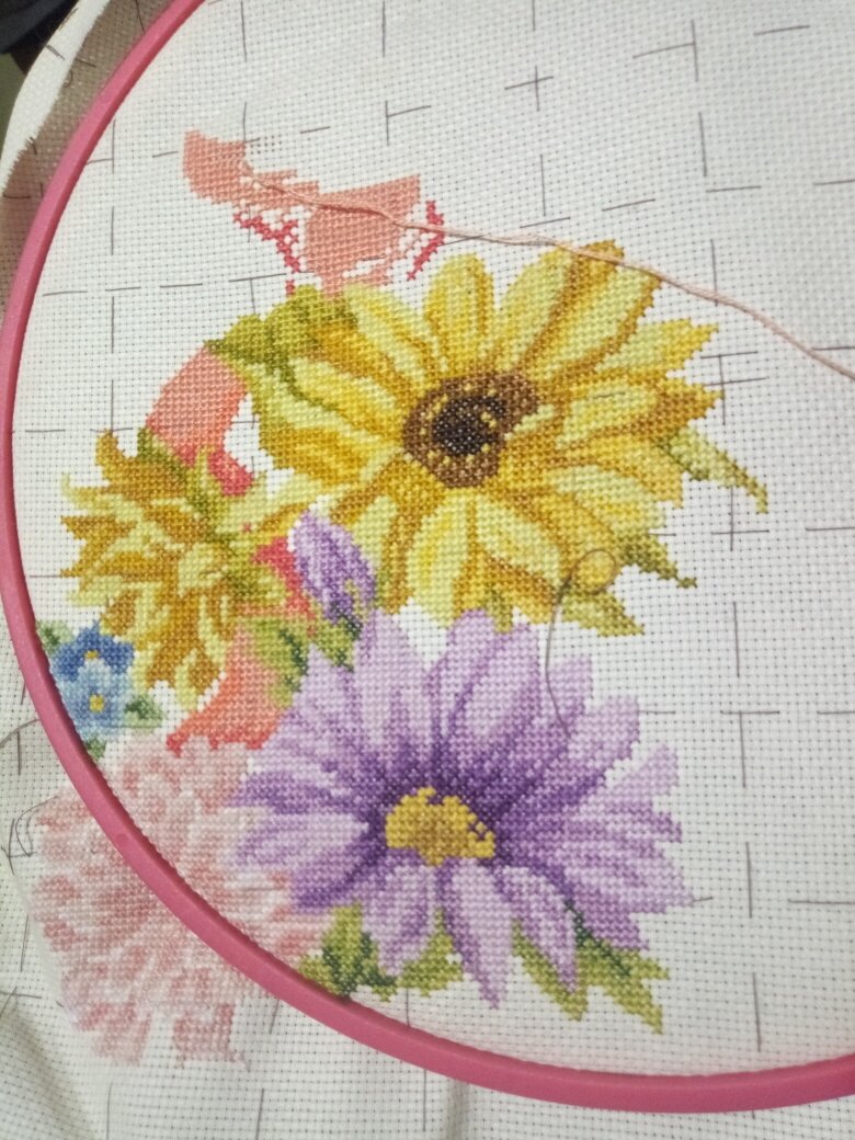 Фотография из личного архива. Процесс вышивки.