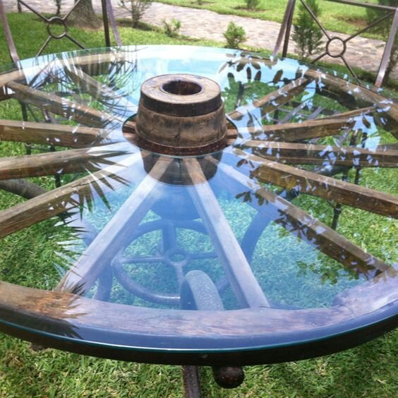 Деревянное декоративное колесо, диаметр 30 см.