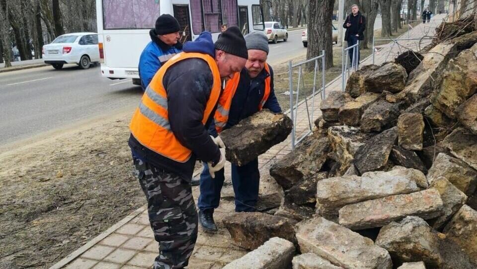     В Ставрополе проведут работы по восстановлению подпорной стены Крепостной горы, которая частично обрушилась, сообщили в мэрии.