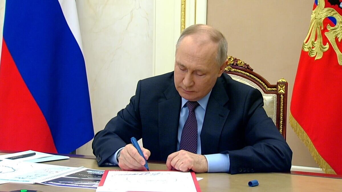    "С удовольствием". Путин подписал новую схему метро с БКЛ© РИА Новости