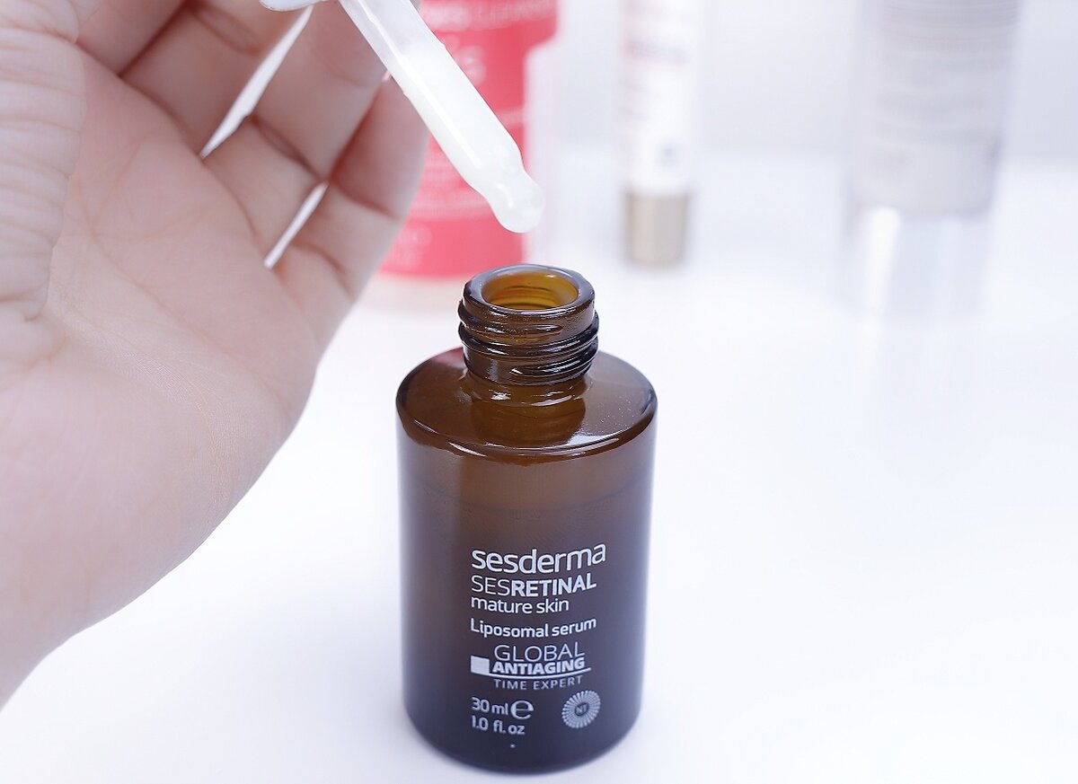 Пользуюсь сывороткой только по вечерам, ввожу ее в свой уход постепенно (раз в два дня). Никаких неприятных симптомов за 10 дней не выявила