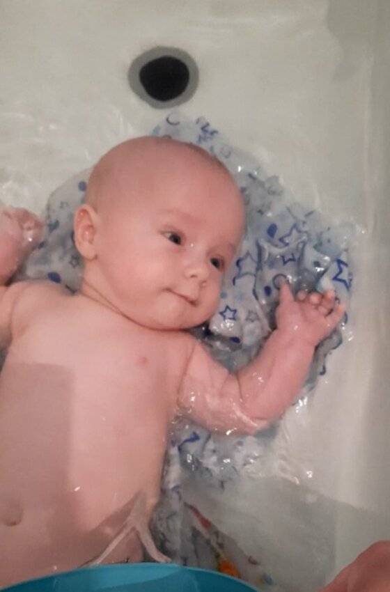Купание в малом количестве воды (Матвею около 4х месяцев)