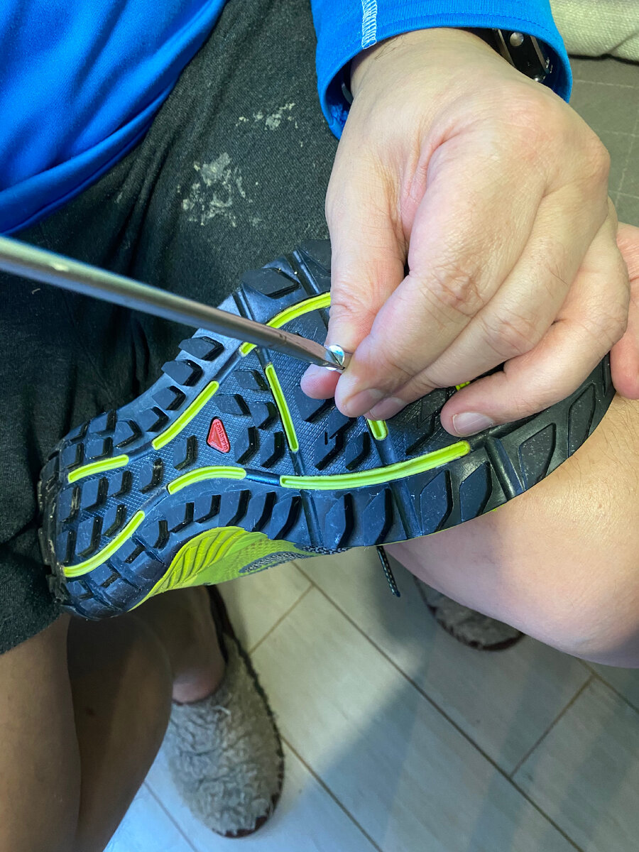 Шип вкручивается легко за 20 секунд