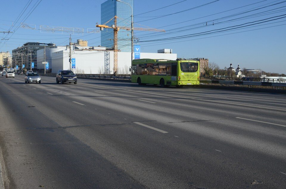     Вдоль продольной обновят пешеходные зоны. Геннадий БИСЕНОВ