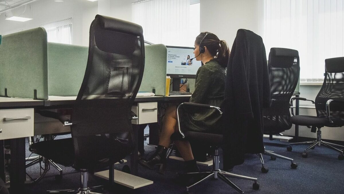     Жительницам французского города Сент-Уэн-сюр-Сен одобрили оплачиваемые отпуска в первые дни менструации. По рекомендации врача каждый месяц на два дня они могут взять дополнительный отпуск или продолжить работать из дома в эти дни.