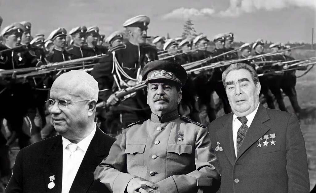 Главные "цензоры" советского кино. Слева направо: Никита Хрущев, Иосиф Сталин, Леонид Брежнев, в разные годы руководившие Советским Союзом, на фоне психической атаки из фильма братьев Вайне.. (Отставить!) Васильевых "Чапаев", 