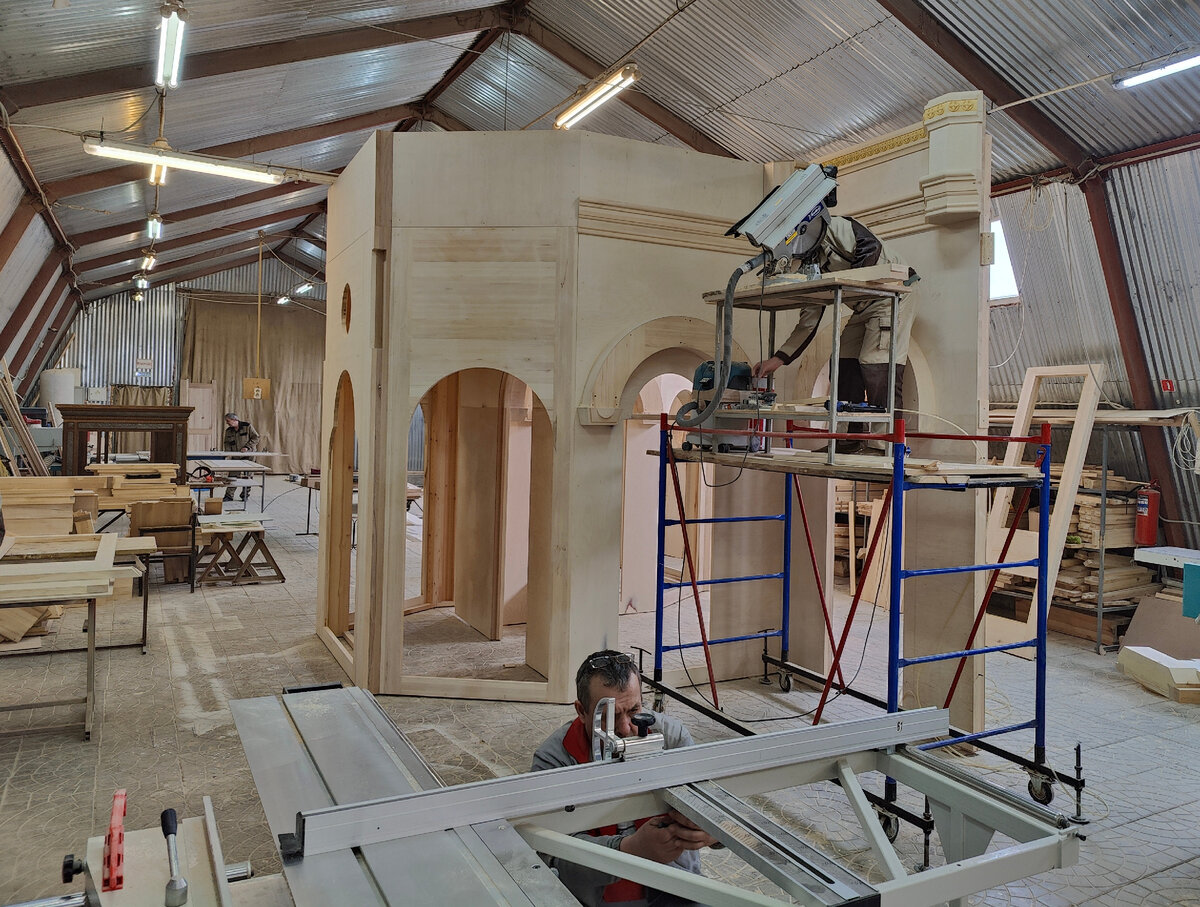 Изготовление иконостаса для Никольского храма в г. Березники. Работа мастерской "Палехский Иконостас"