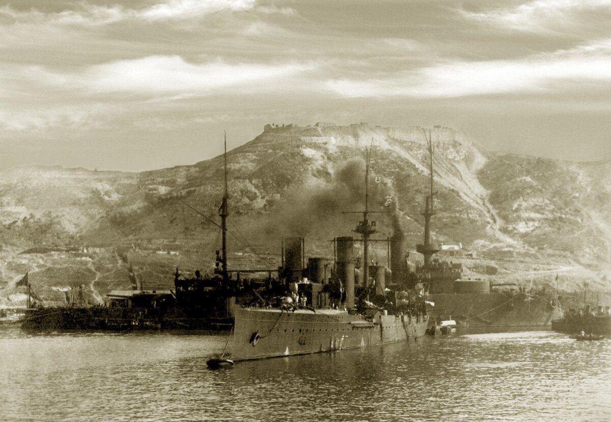 Крейсер "Новик" в Порт-Артуре