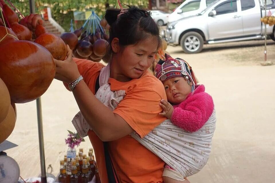 Тайка с ребенком. Таиланд.