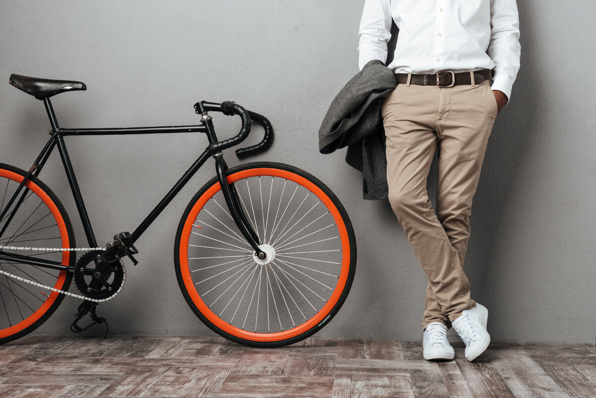 <a href="https://ru.freepik.com/free-photo/dressed-half-mens-body-standing-near-a-bicycle_7722261.htm#query=%D0%B2%D0%B5%D0%BB%D0%BE%D1%81%D0%B8%D0%BF%D0%B5%D0%B4&position=46&from_view=search&track=sph">Изображение от drobotdean</a> на Freepik