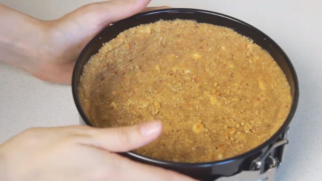 Когда не хочется долго возиться с выпечкой, но душа требует вкусненького к чаю, на помощь приходят вот такие рецепты:) С таким тортиком справится даже ребенок, поэтому обязательно попробуйте его...-3