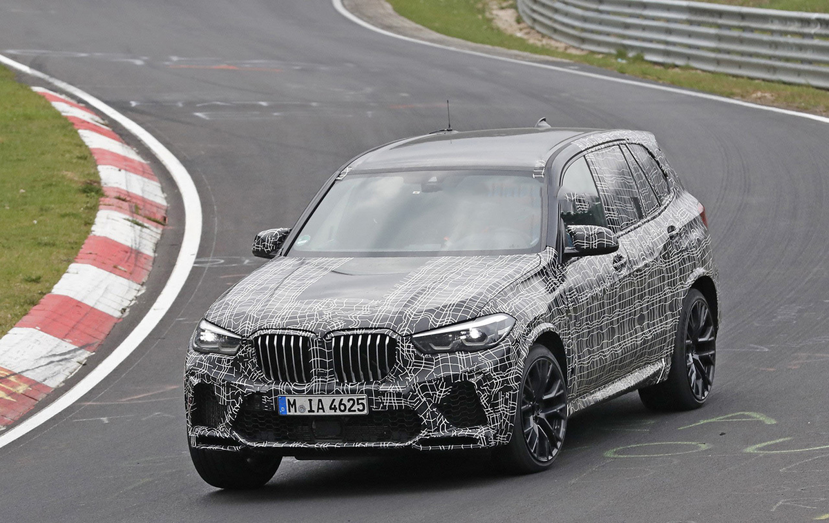 Вид спереди  BMW X5M