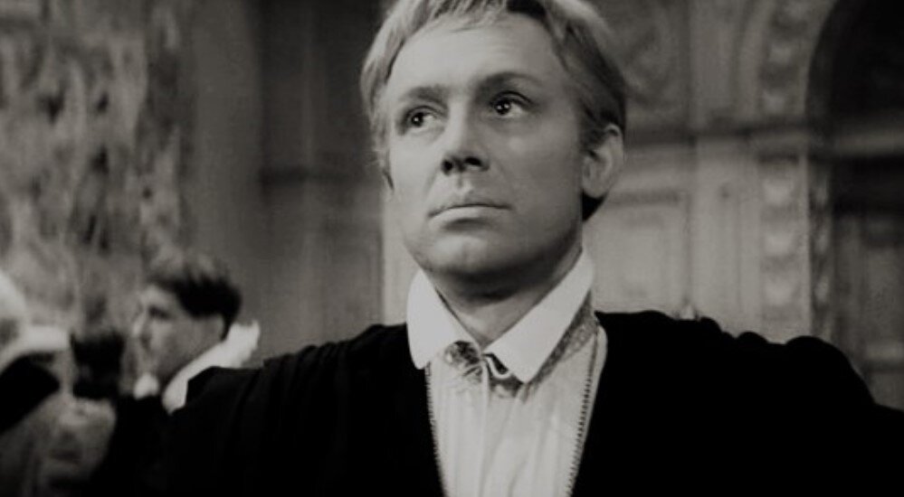 Иннокентий Смоктуновский в заглавной роли в фильме Гамлет.