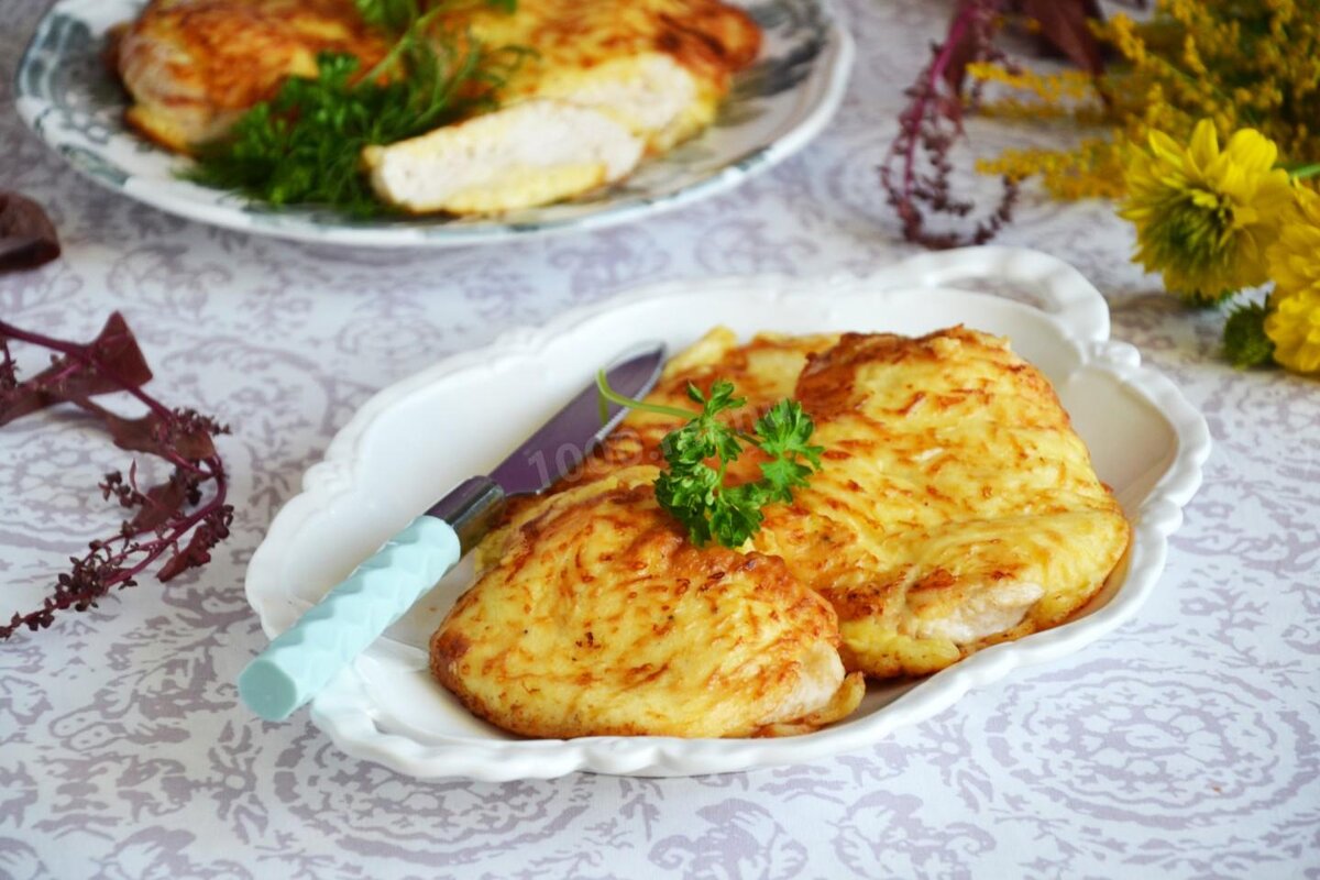 Рулетики из куриного филе с сыром на сковороде - пошаговый рецепт