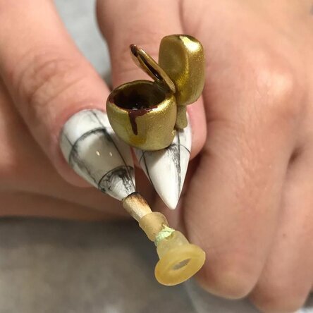 Instagram / @nail_sunny
 