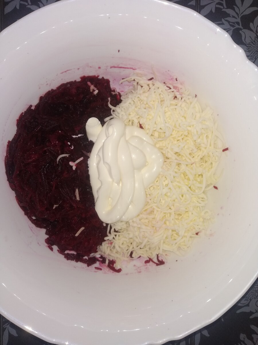 Салат перед перемешиваем