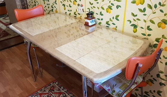 Гибкое стекло на обеденном столе