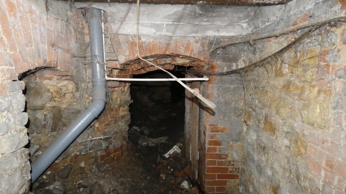 Подвал старого дома. Фото с Яндекс. Картинок