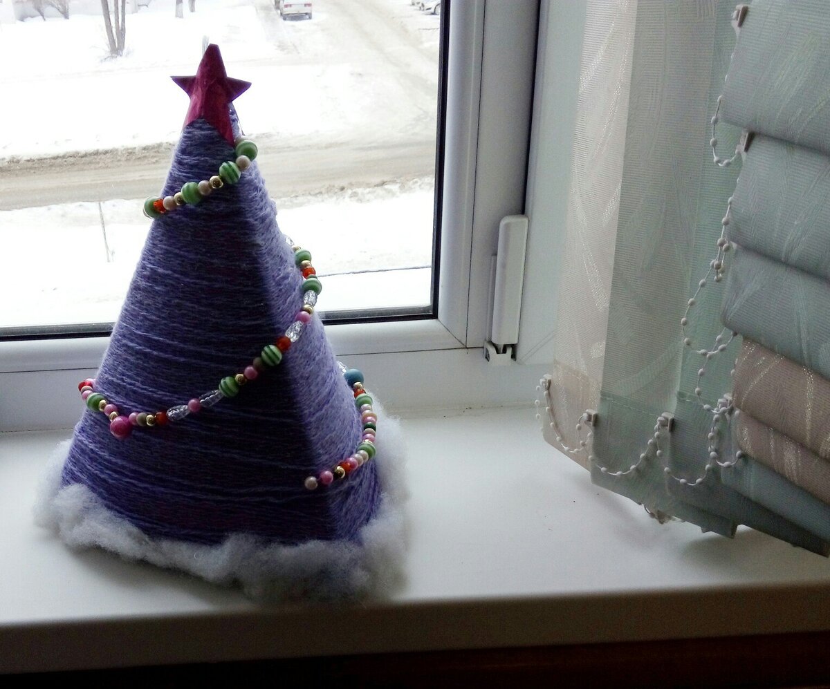 Был конкурс необычных елочек :)