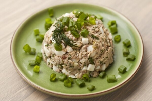 Салат из скумбрии и риса