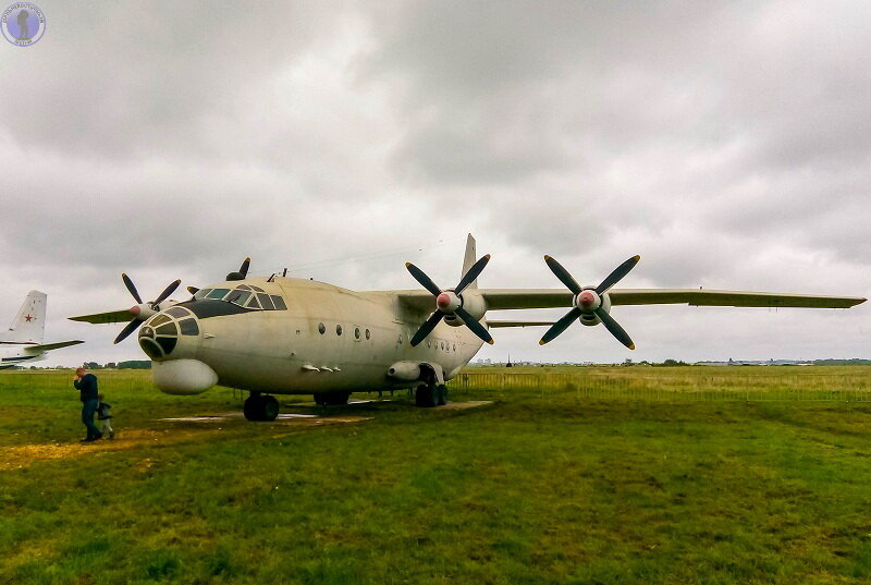 Огромная военная авиабаза 