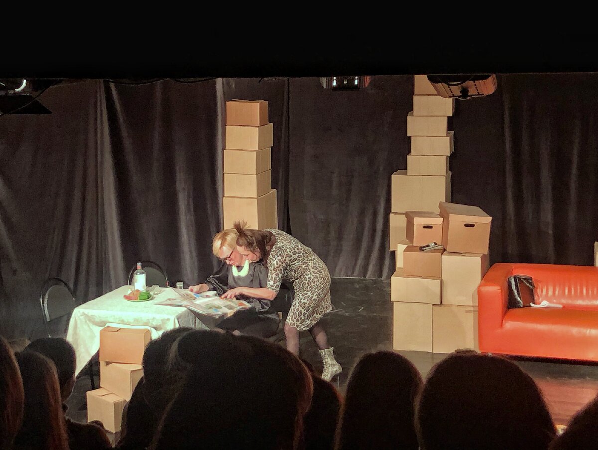 За накрытой поляной