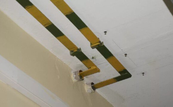 Типичная шина заземления, и почему её нельзя использовать для 12 вольт?