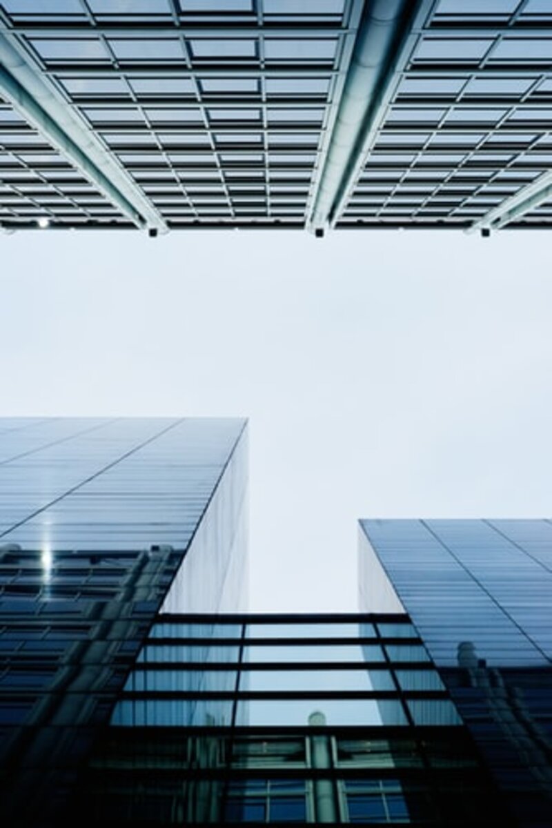 https://images.unsplash.com/photo-1517893963562-c728bb98e2c9?ixlib=rb-1.2.1&ixid=eyJhcHBfaWQiOjEyMDd9&auto=format&fit=crop&w=334&q=80