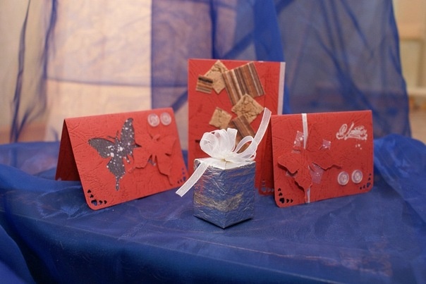 Открытки (даже попытались сделать что-то похожее на фотосессию)