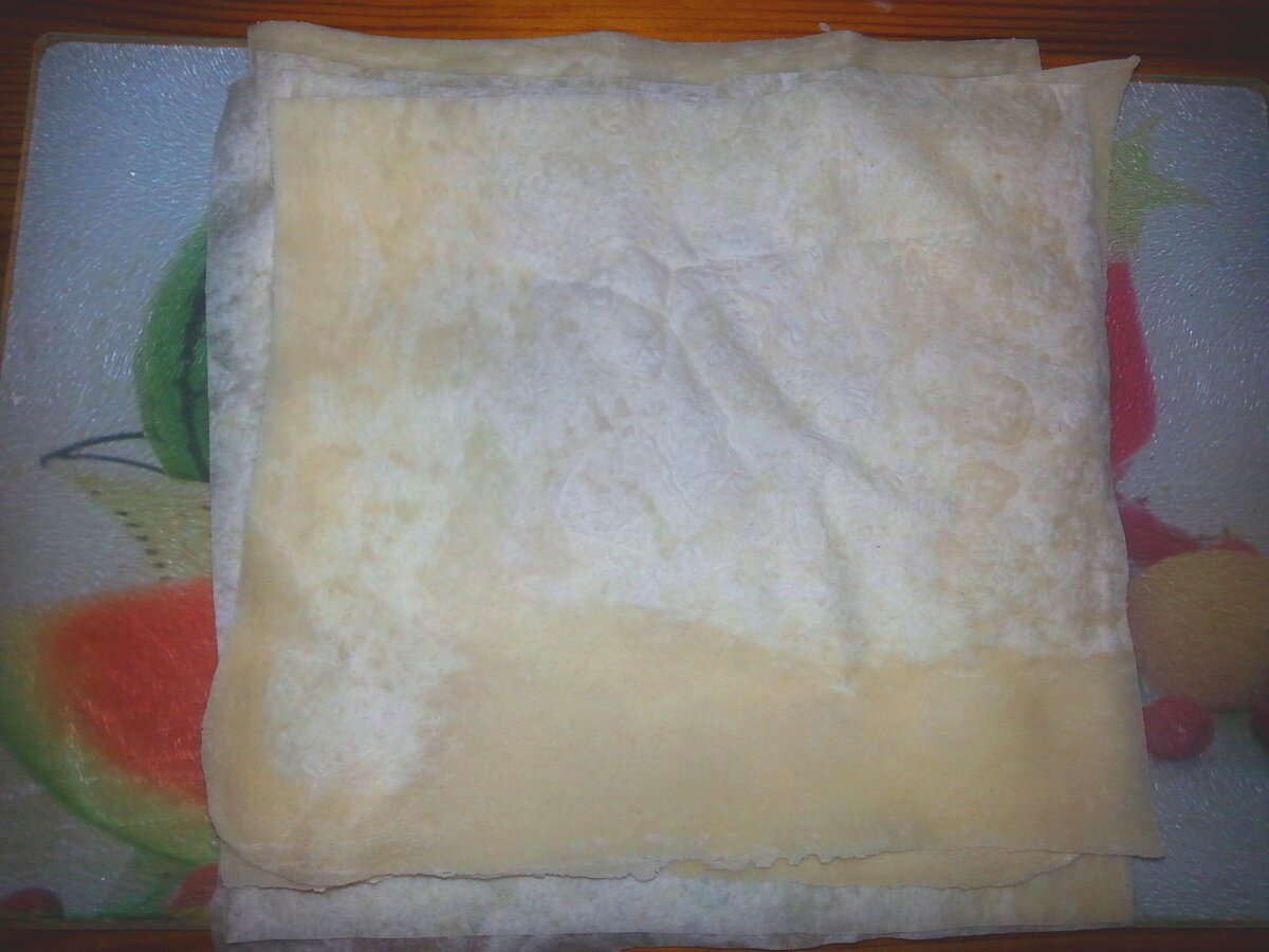 Нарезанный квадратиками лаваш (фото автора)