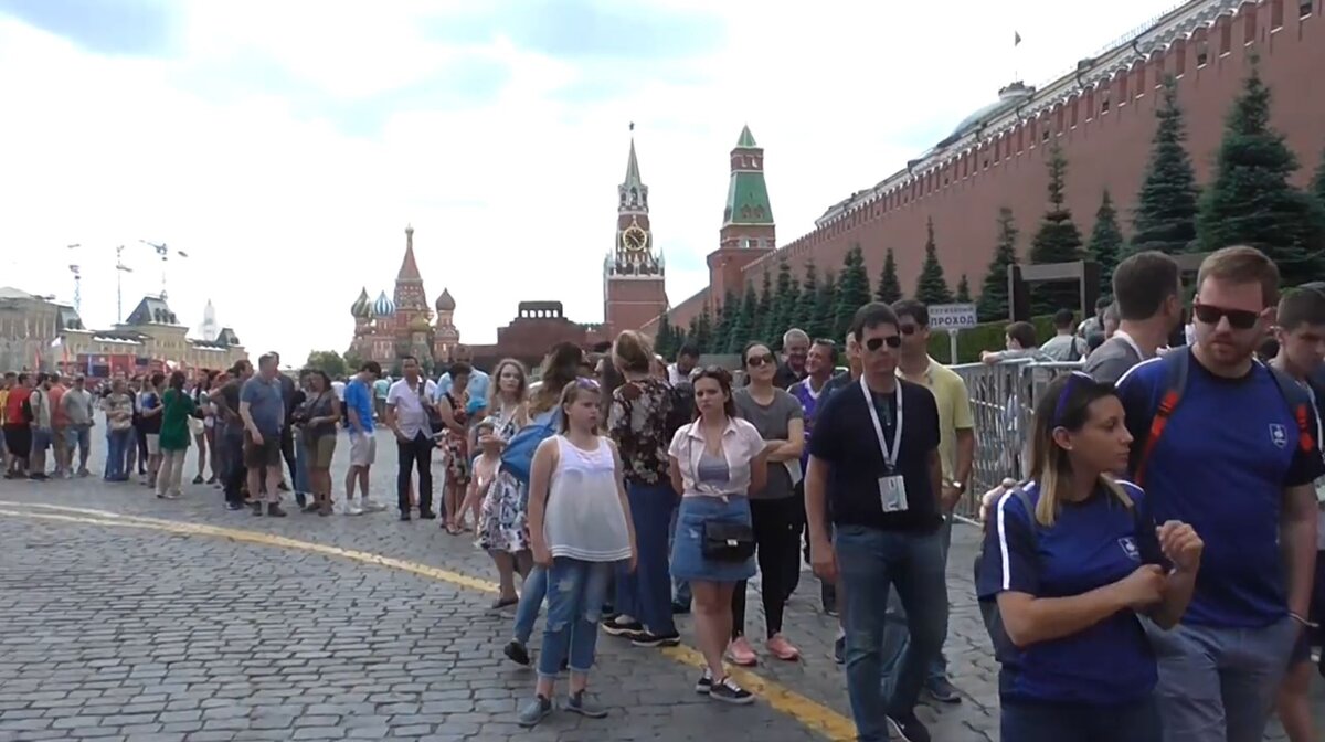 очередь в Мавзолей В.И Ленина ( Москва 2018 г )