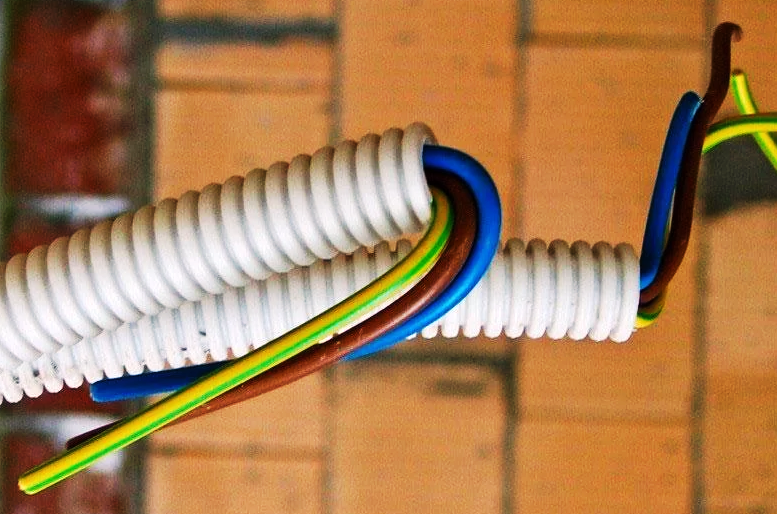 Гофрированная труба пвс dn250 для проводка электрокабеля. Металлорукав гибкий 75х1000. Диаметр гофры для кабеля 3х4 ввгнг. Пластиковые негорючие трубы для прокладки кабеля. Гофрированная труба для кабель канала d60.