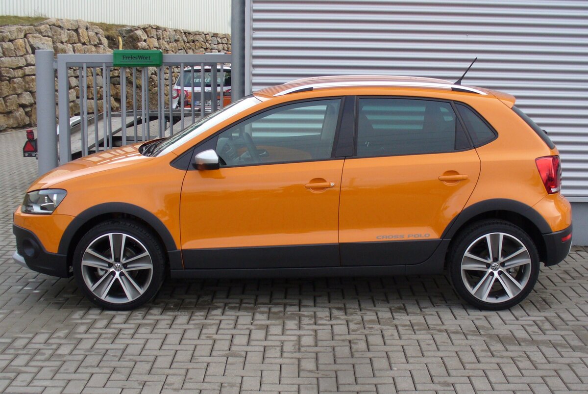 Volkswagen Polo Cross 2016 оранжевый