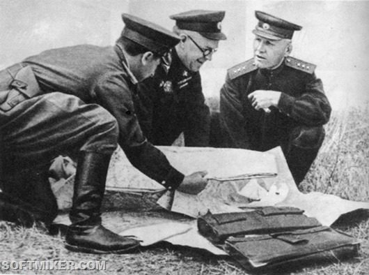 Г.К. Жуков и И.С.Конев на Курской дуге, июль 1943 года В 1953-м Жуков арестовал Берию, а Конев возглавил Специальное Судебное присутствие Верховного суда, которое вынесло приговор: «Расстрел».
