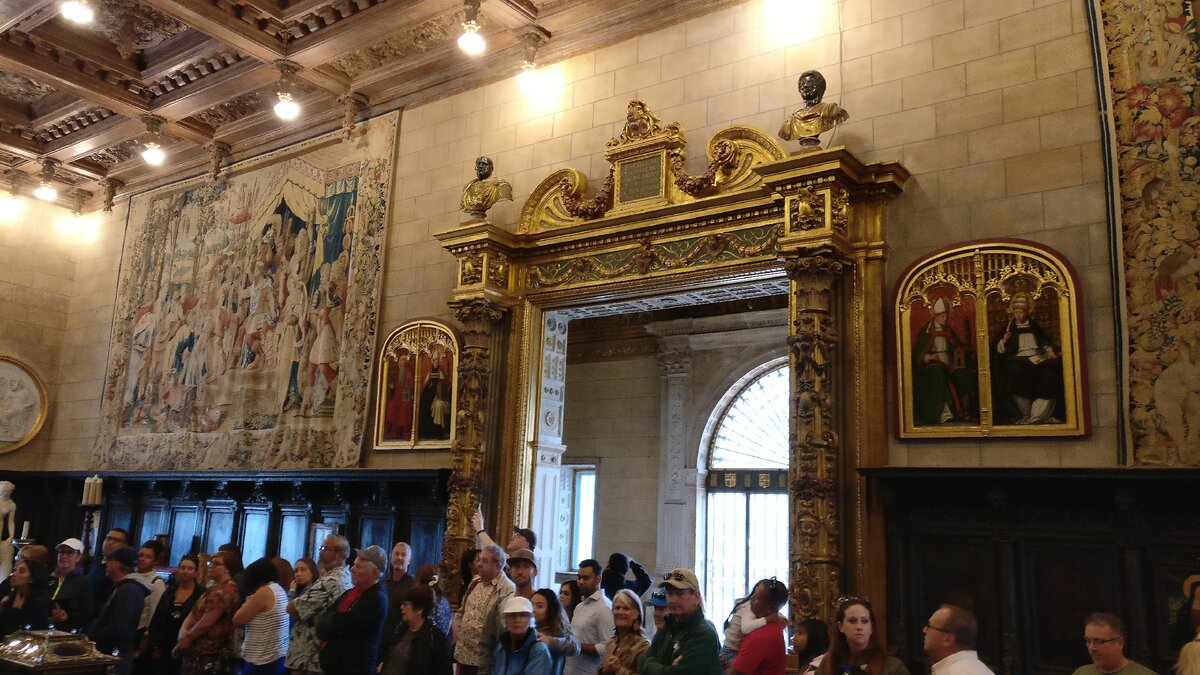 США. Сан Симеон. Замок Херста.Главный вход